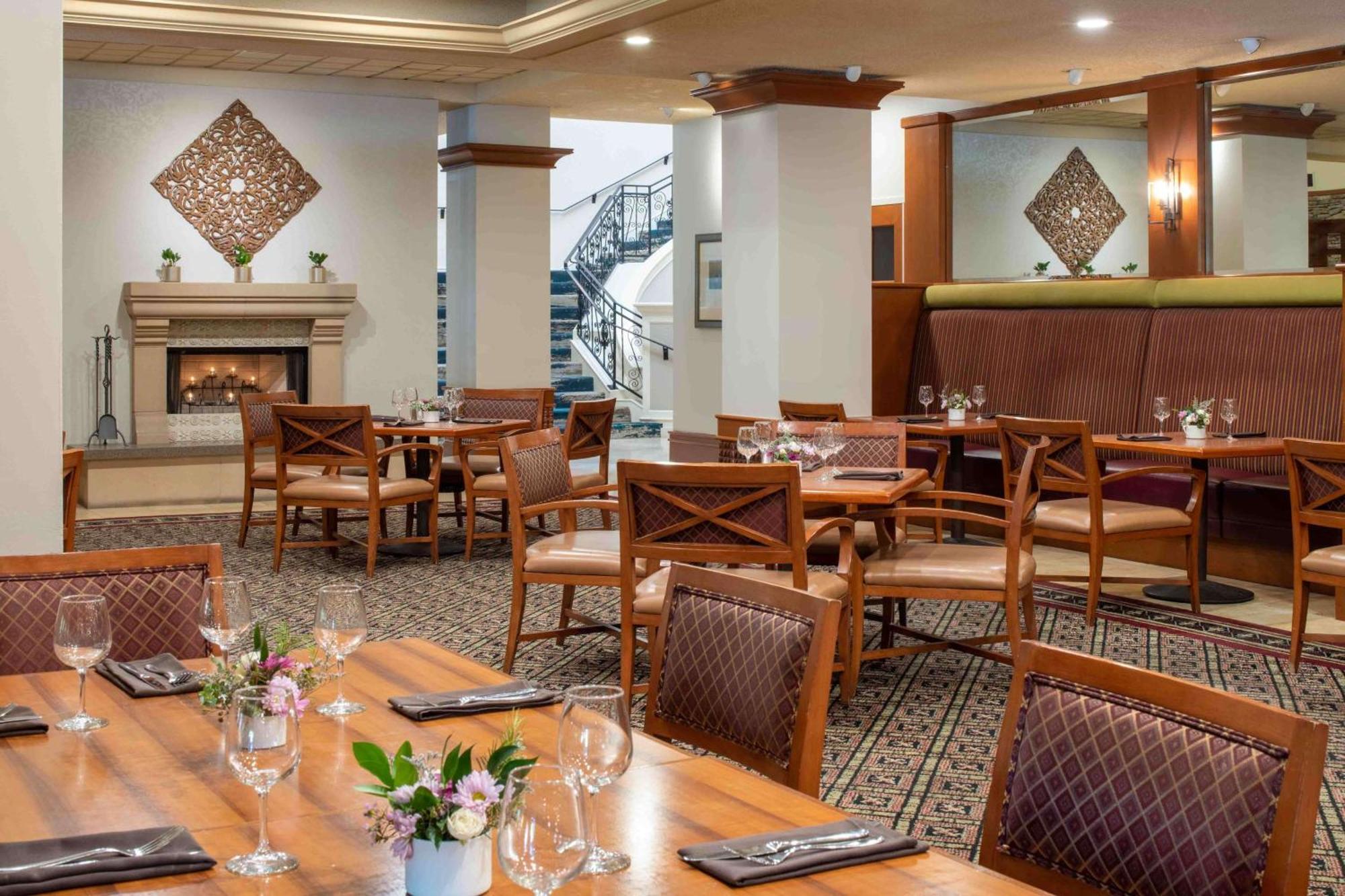 Hotel Doubletree By Hilton Sonoma Wine Country à Rohnert Park Extérieur photo